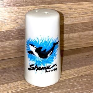 Salt and pepper shakers 1  sea world vintage shamu ceramic salt shaker beach